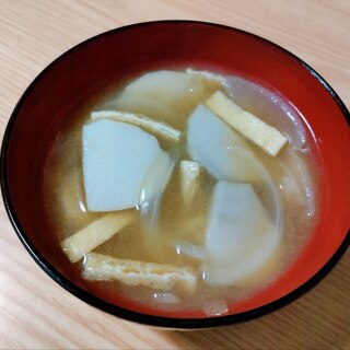 里芋と玉ねぎと油揚げの味噌汁